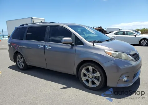 2014 Toyota Sienna Sport z USA, uszkodzony, nr VIN 5TDXK3DC2ES516878